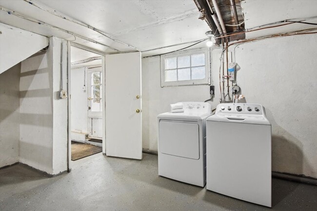 Building Photo - 247 Liberty Corner Rd