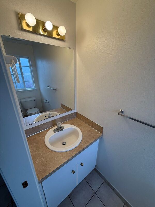 Building Photo - 4342 Ward Pl NE