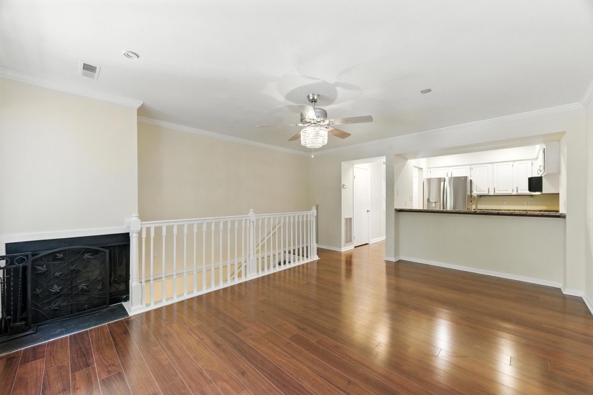 Building Photo - 233 Mill Point Dr