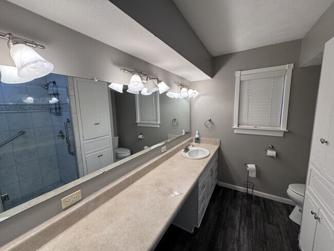 Building Photo - 2308 Avondale Dr