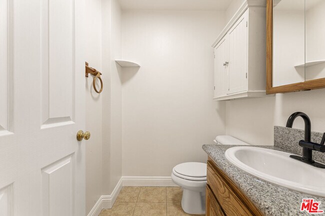 Building Photo - 11738 Valley View Ave