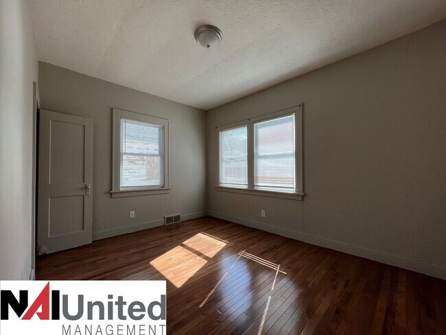 Building Photo - Two bedroom, One bathroom home for rent