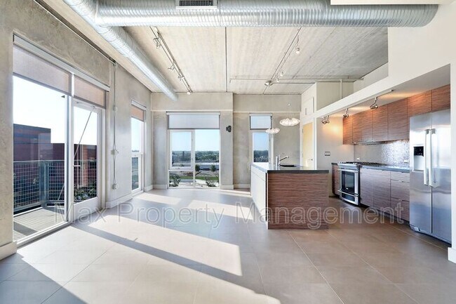 Building Photo - 309 E 5th St