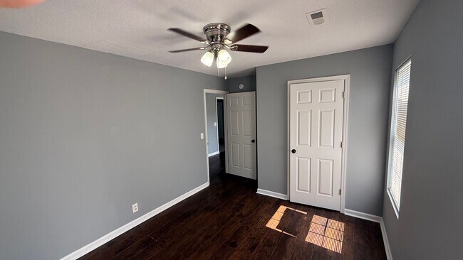 Building Photo - 2702 Painted Pony Dr