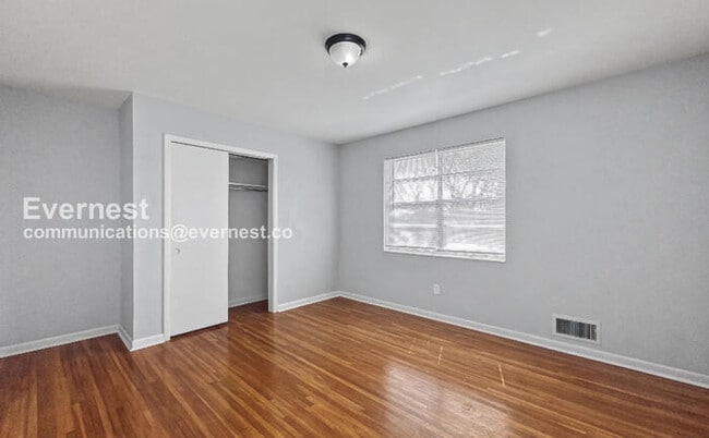 Building Photo - 2 Bed, 2 Bath Home with Garage / Pet-Friendly / Vouchers Accepted / Available Now!