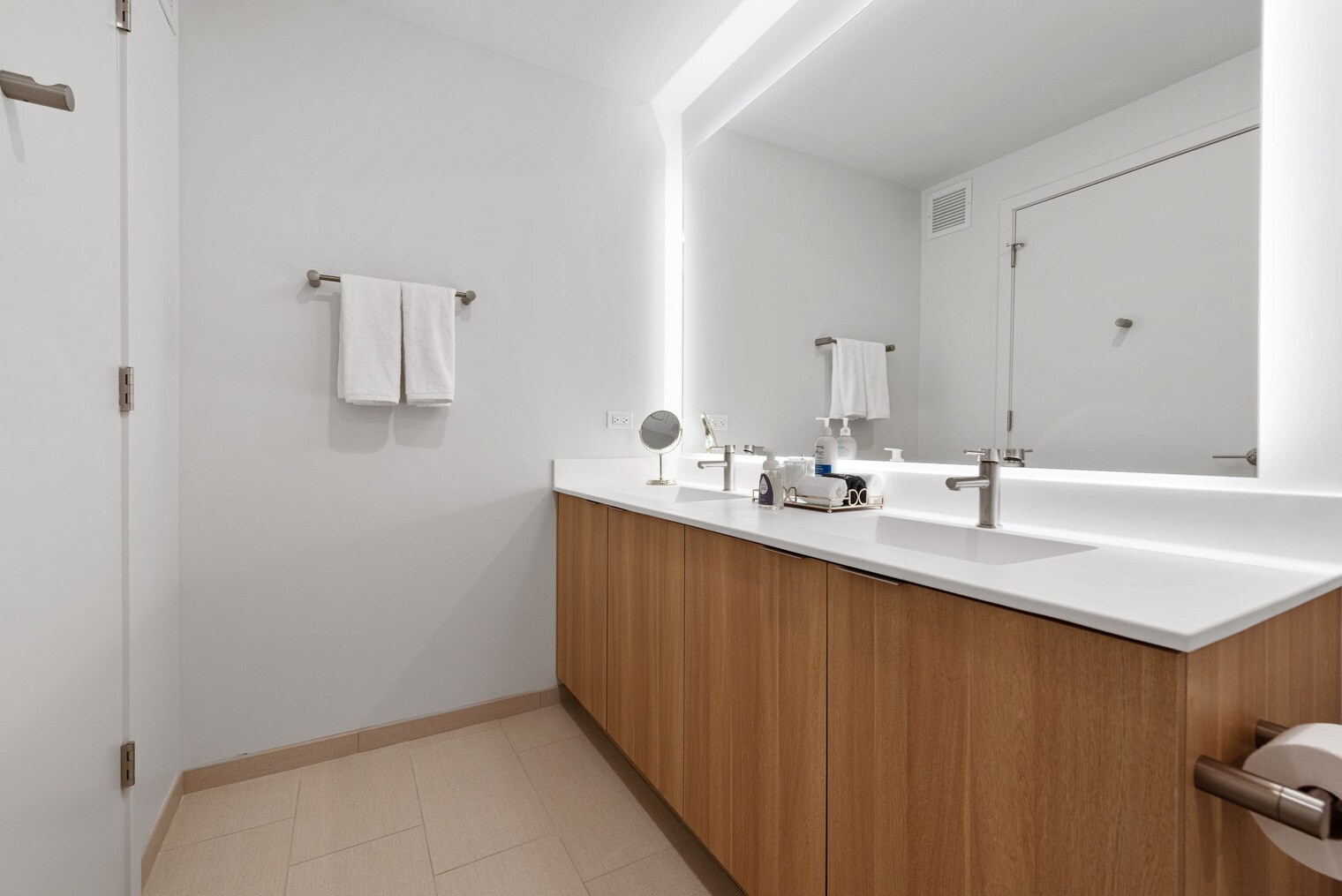 Building Photo - 901 W Blackhawk St