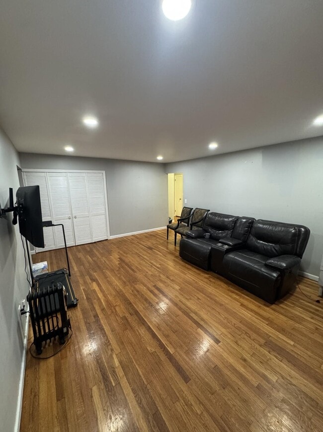 Building Photo - 9119 Smith Ave