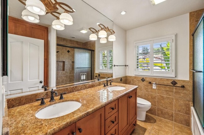 Building Photo - Mediterranean Beauty in Crescent Park – 5B...