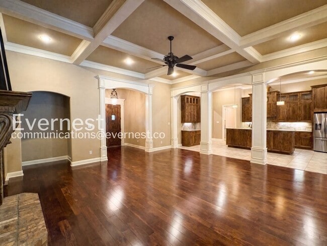 Building Photo - Welcome to this elegant 4-bedroom, 5-bathroom home in desirable Hurricane Lake Estates with Pool ...