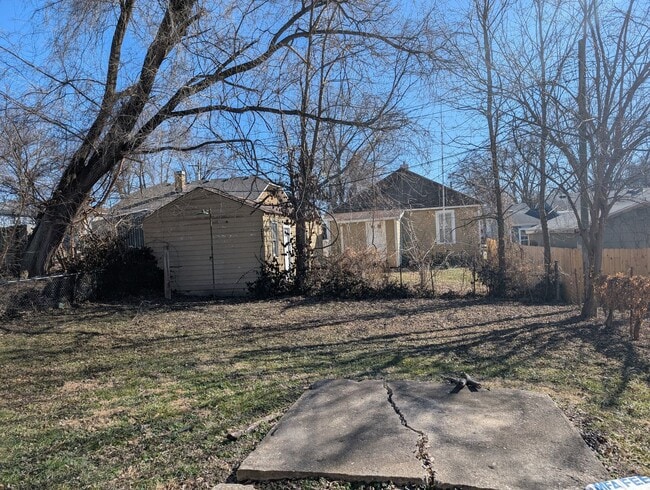 Building Photo - 2 Bedroom House