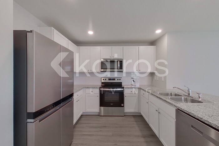 Building Photo - 8633 SW 43rd Ter