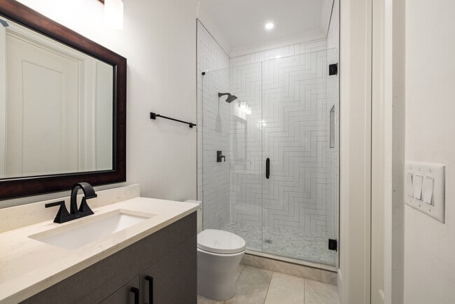 Building Photo - 306 Pinecrest Rd NE