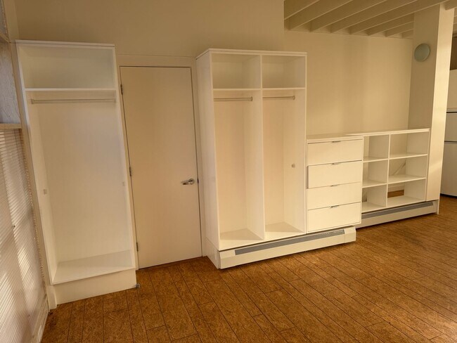 Building Photo - Bright Live-Work Studio & Tall Ceilings on Adeline in Oakland