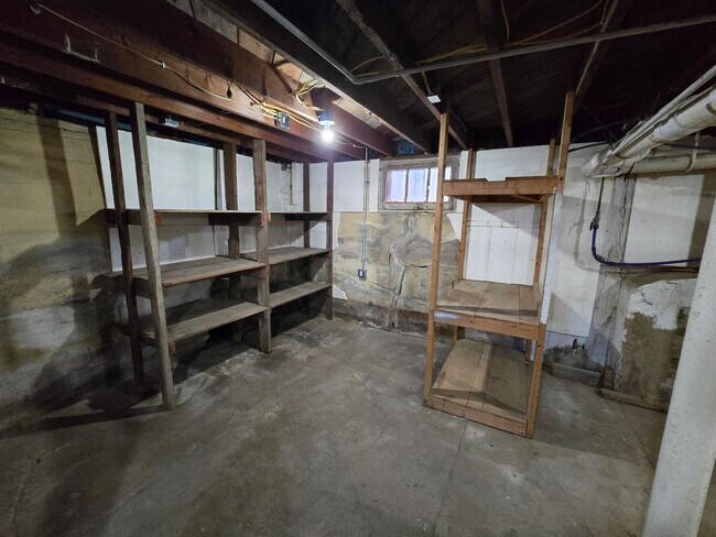 Building Photo - 2-bedroom Bungalow with Spacious Kitchen, Large Covered Porch and Large Garage