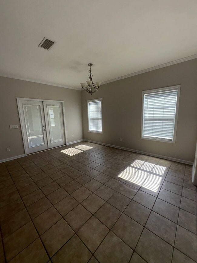 Building Photo - Cotton Creek!!!