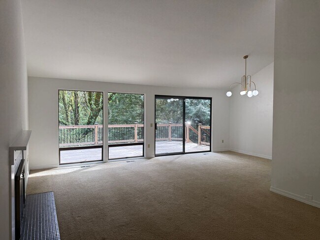Building Photo - 2Bd/2Ba Redmond Duplex