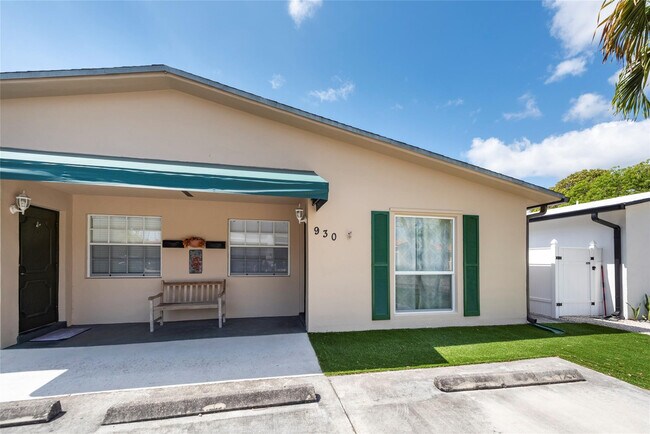 Building Photo - 930 Mandarin Is