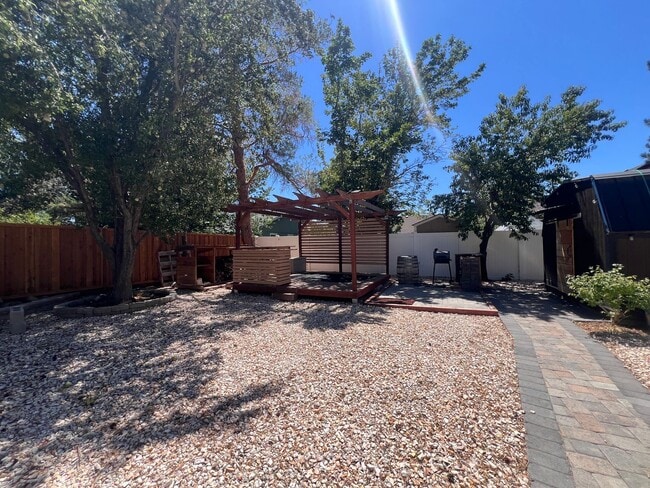 Building Photo - Spacious Split-Level! 4-Bedroom, 3.5-Bath ...