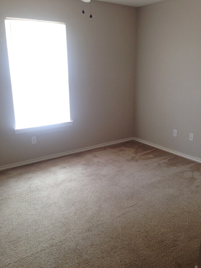 Building Photo - COMING SOON! 3 Bedroom Duplex for Rent in Lindale!