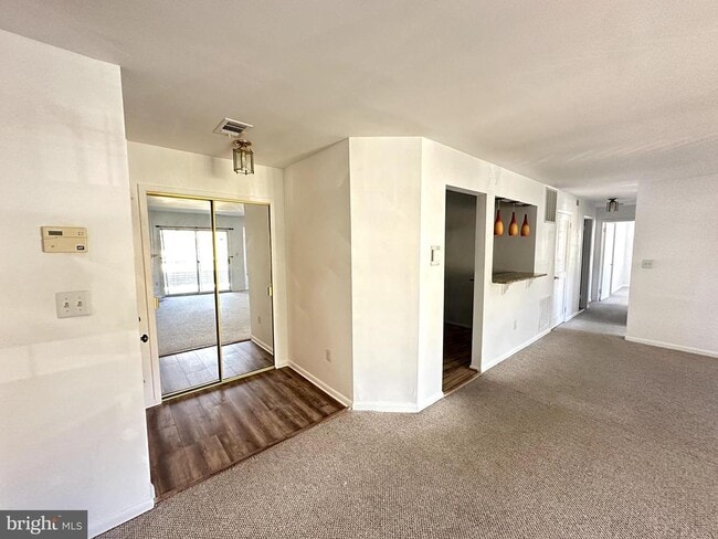 Building Photo - 102 Sequoia Ct