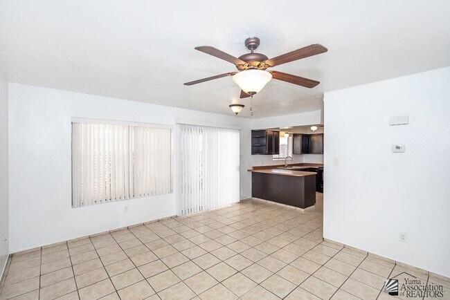 Building Photo - 1931 Paris Ct