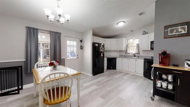 Building Photo - 1519 Hillcrest Dr