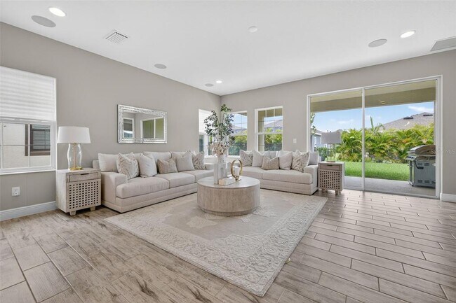 Building Photo - 5532 Del Coronado Dr