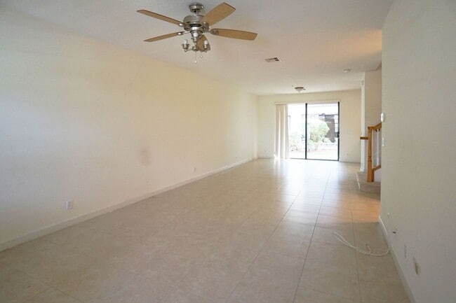 Building Photo - 3Bed/ 2.5Bath Townhome W/Garage - Gramercy...