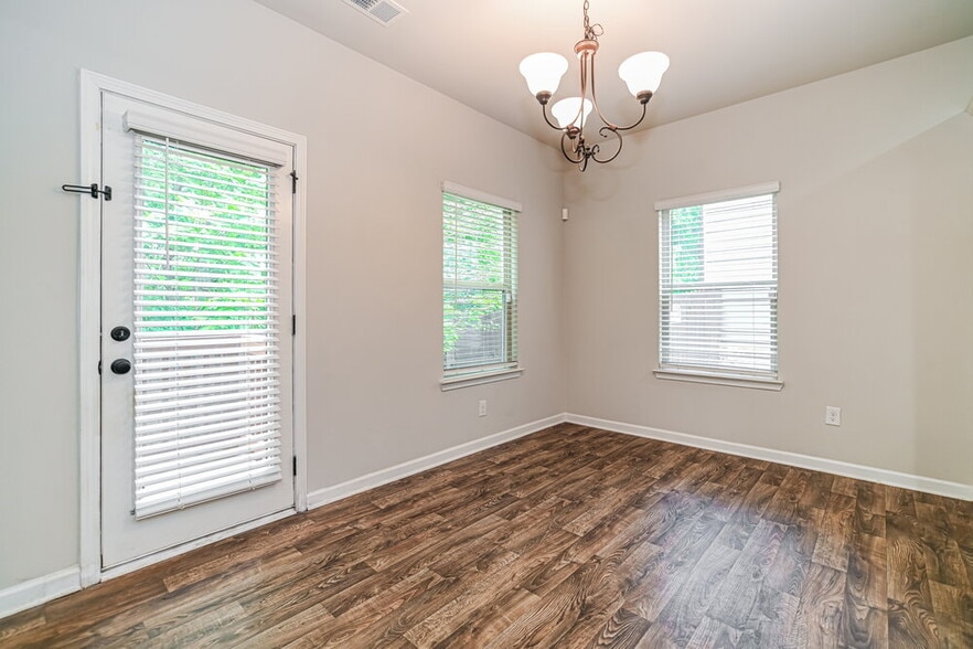 Building Photo - 139 Magnaview Dr