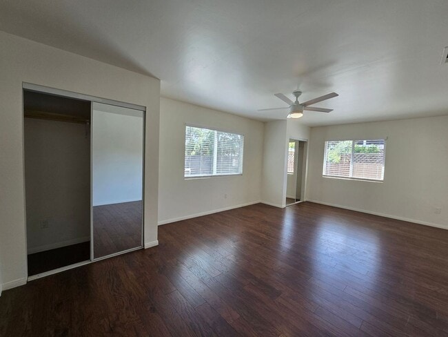 Building Photo - 5BD/3BA on Adobe Dr!!