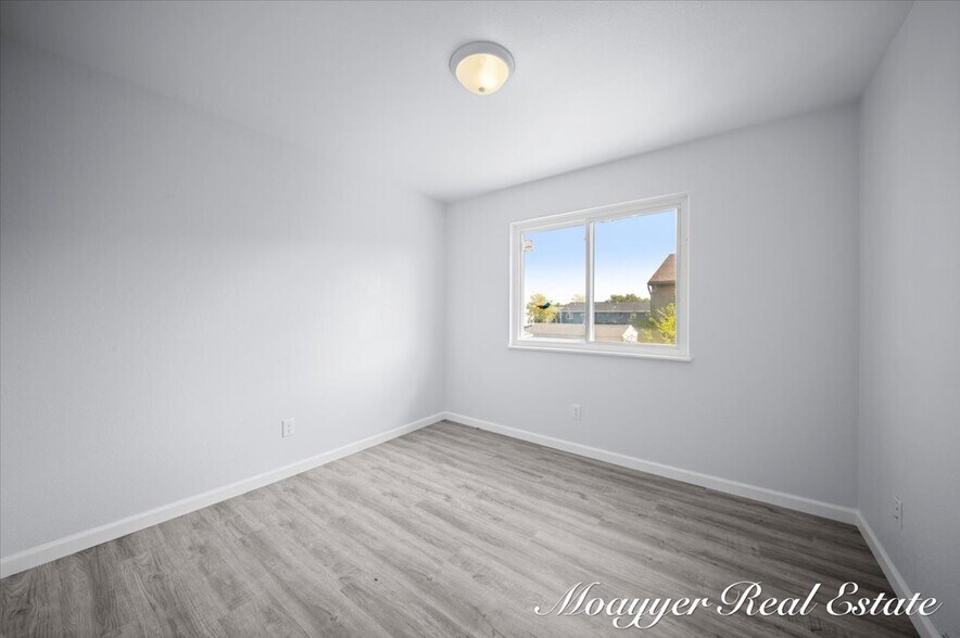 Building Photo - 1041 Abbey Ct