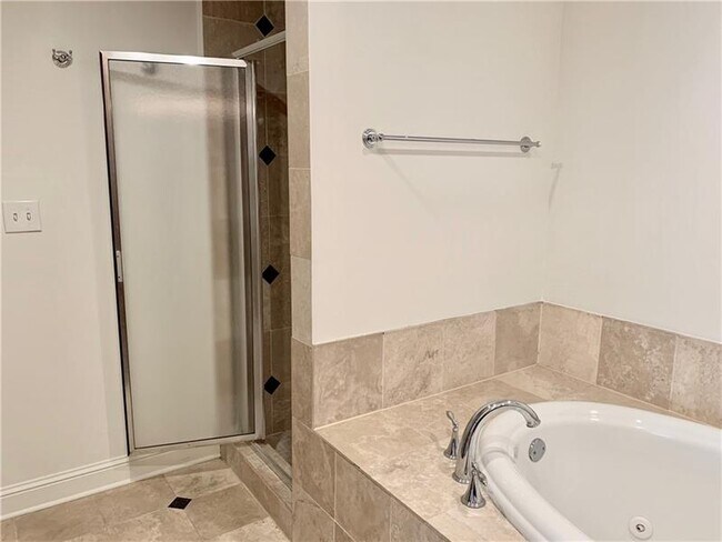 Building Photo - 90 Fairlie St NW