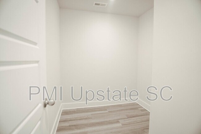 Building Photo - 35 Galley Ln