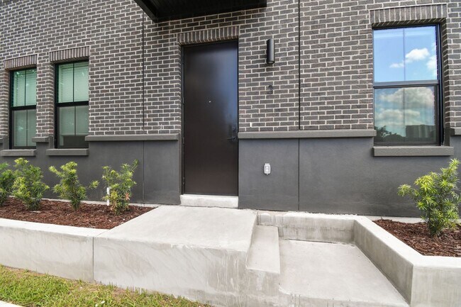 Building Photo - 1218 E Kay St