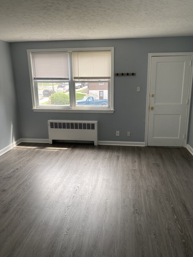 Building Photo - 6254 Everett Ave