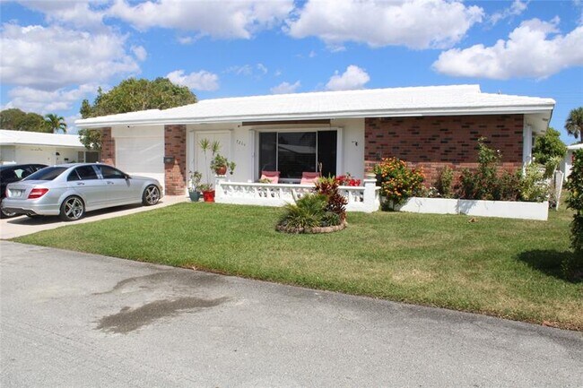Building Photo - 7204 NW 71st Ave