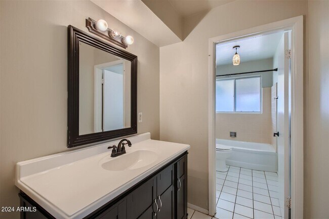 Building Photo - 3213 N 63rd Pl