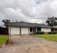 Building Photo - 6211 Schevers St