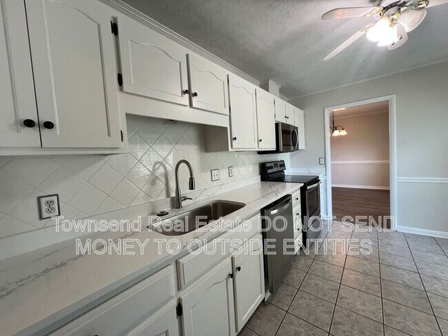 Building Photo - 7108 Calamar Dr