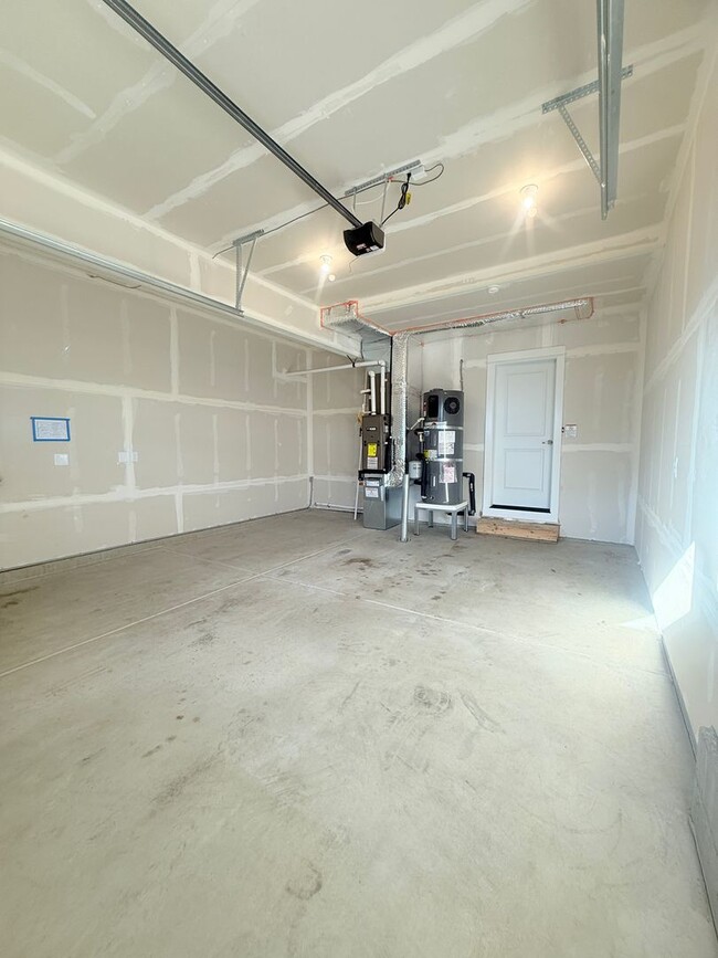 Building Photo - Beautiful 3-Bedroom + Bonus Loft Home in B...