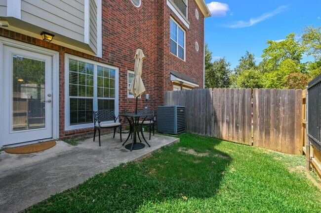 Building Photo - 305 Holleman Dr E