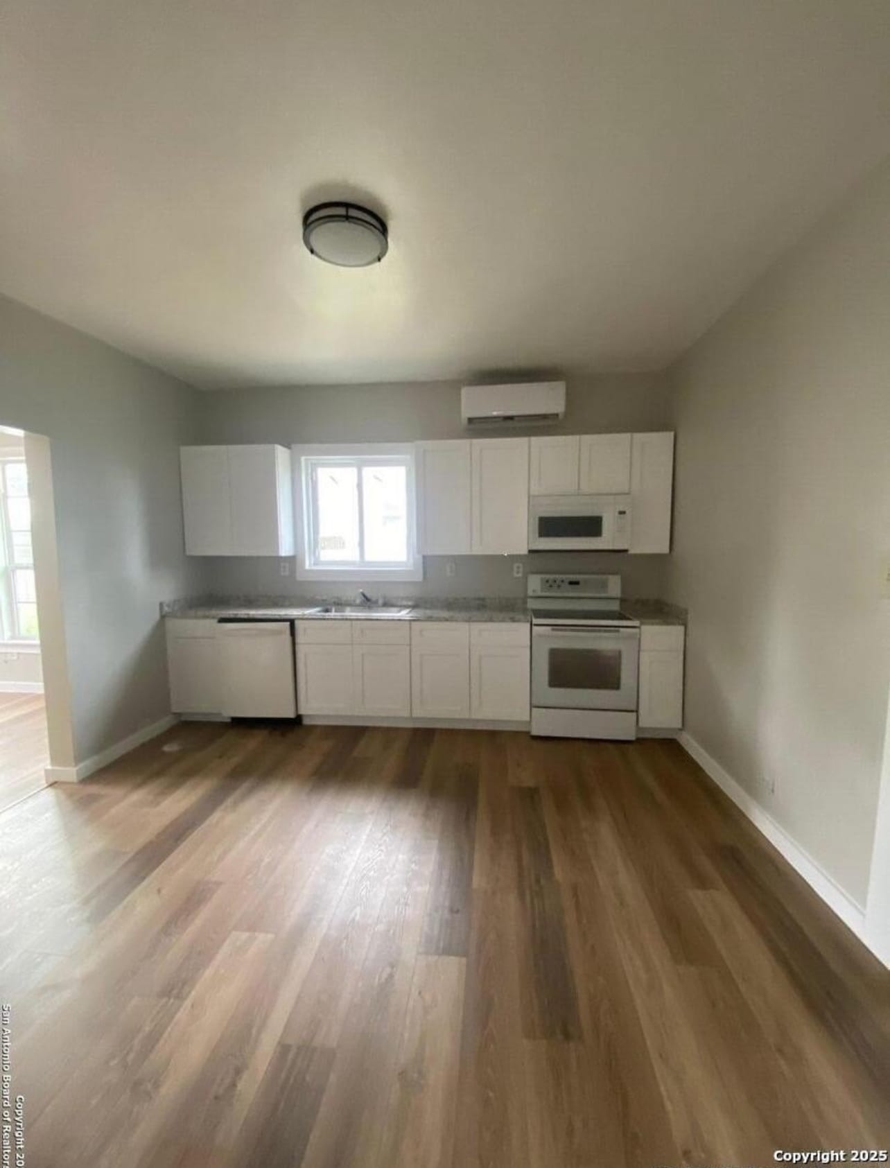 Building Photo - 143 E Baylor