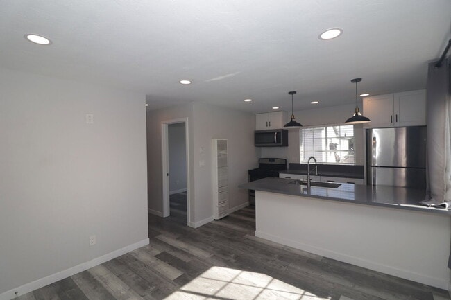 Building Photo - 4239 Swift Ave