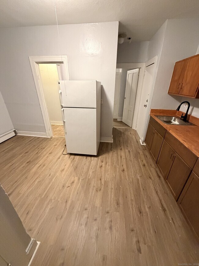 Building Photo - 42 Redding St