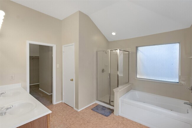 Building Photo - 2 Watergrove Ct