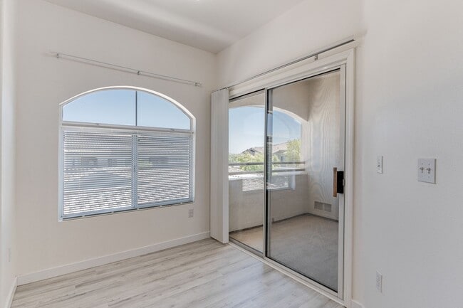 Building Photo - Charming 2-Bed/2-Bath Condo with Dual Mast...