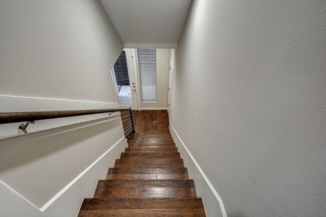 Building Photo - Modern Comfort Meets City Living — 3-Story Townhome Ready Now!