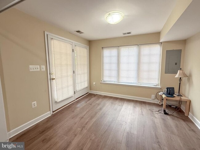 Building Photo - 4228 Lower Park Dr