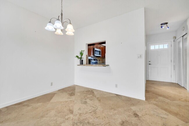 Building Photo - 2400 NE 36th St