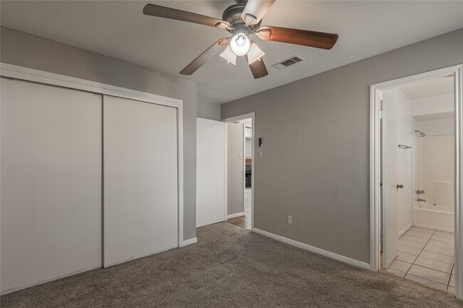 Building Photo - 2402 Sycamore Ave